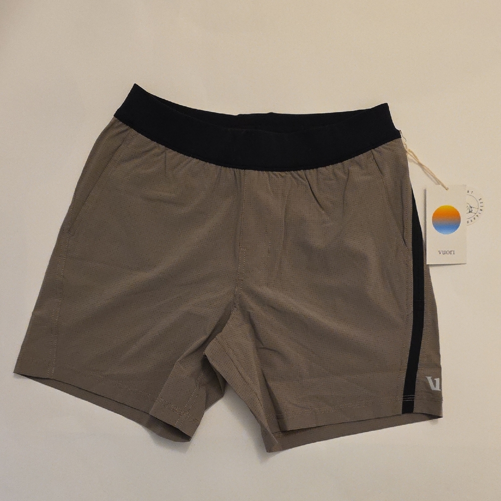 NWT Men's Vuori Draft Short in Color Walnut. Size Small w/6" Inseam
